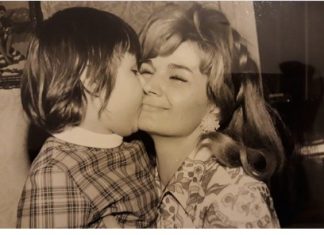 Evo kako u 58. godini izgleda ćerka Silvane Armenulić za koju kažu da je preslikana pevačica: I danas se teško miri sa gubitkom majke (FOTO)