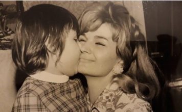 Evo kako u 58. godini izgleda ćerka Silvane Armenulić za koju kažu da je preslikana pevačica: I danas se teško miri sa gubitkom majke (FOTO)
