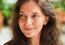 Jelenu je sestra posle majčine smrti ostavila u sirotištu i nikad se nije vratila po nju: Godinama kasnije stiže poziv koji je razorio na komade