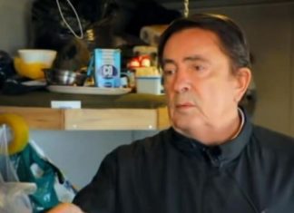 Skromno ali za sreću dovoljno: Ovo je kontejner u kojem je Lane Gutović provodio penzionerske dane (FOTO)