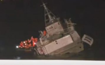 BROD PUN LJUDI TONUO PRED OČIMA TURISTA! Panika, vriskovi i borba za život u Zadru – snimak ledi krv u žilama! (VIDEO)