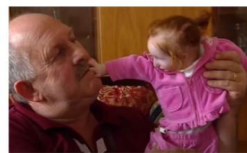 ROĐENA JE KAO PORCELANSKA LUTKA I DOKTORI SU REKLI DA ĆE ŽIVETI SAMO 1 GODINU: NAJMANJA DEVOJČICA NA SVETU JE PROSLAVILA SVOJ 16 ROĐENDAN, a evo kako danas izgleda!