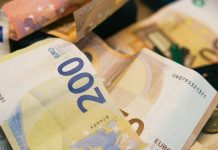 Došao je kraj siromaštvu: Ova 4 horoskopska znaka zarađuju brdo para u septembru Došao je kraj siromaštvu: Ova 4 horoskopska znaka zarađuju brdo para u septembru - featured image