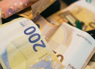 Došao je kraj siromaštvu: Ova 4 horoskopska znaka zarađuju brdo para u septembru Došao je kraj siromaštvu: Ova 4 horoskopska znaka zarađuju brdo para u septembru - featured image