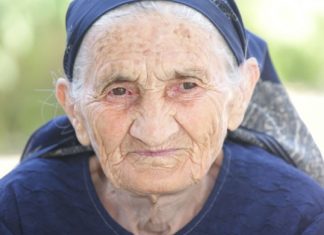 Stara narodna verovanja kažu: Pas koji laje ispred vaše kuće nosi VAŽNU poruku! Stara narodna verovanja kažu da ove pojave nagoveštavaju buduće događaje: Ako tuđi pas zalaje ispred vaše kuće… - featured image