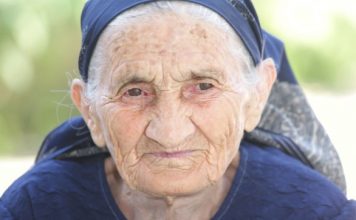 Stara narodna verovanja kažu: Pas koji laje ispred vaše kuće nosi VAŽNU poruku! Stara narodna verovanja kažu da ove pojave nagoveštavaju buduće događaje: Ako tuđi pas zalaje ispred vaše kuće… - featured image