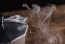 Zidovi, podovi i namještaj upijaju dim? Evo kako jednom namirnicom očistiti cijelu kuću od duhanskog smrada! Upijaju ga i zidovi i podovi: Uz pomoć ove namirnice riješite se DUVANSKOG MIRISA iz vašeg doma…FOTO - featured image