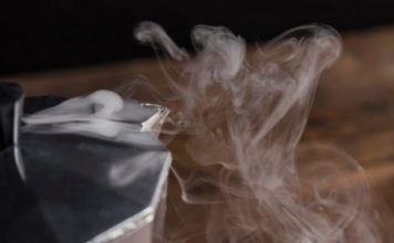 Zidovi, podovi i namještaj upijaju dim? Evo kako jednom namirnicom očistiti cijelu kuću od duhanskog smrada! Upijaju ga i zidovi i podovi: Uz pomoć ove namirnice riješite se DUVANSKOG MIRISA iz vašeg doma…FOTO - featured image