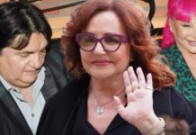 Kemiš raskrinkao Anu Bekutu, “od kako nema Mrke, dobro si mi miješala kukovima” pročitajte cijelo pismo, sledićete se: Zorici je glumila kumu, a meni je…… Kemiš raskrinkao Anu Bekutu, “od kako nema Mrke, dobro si mi miješala kukovima” pročitajte cijelo pismo, sledićete se: Zorici je glumila kumu, a meni je…… - featured image