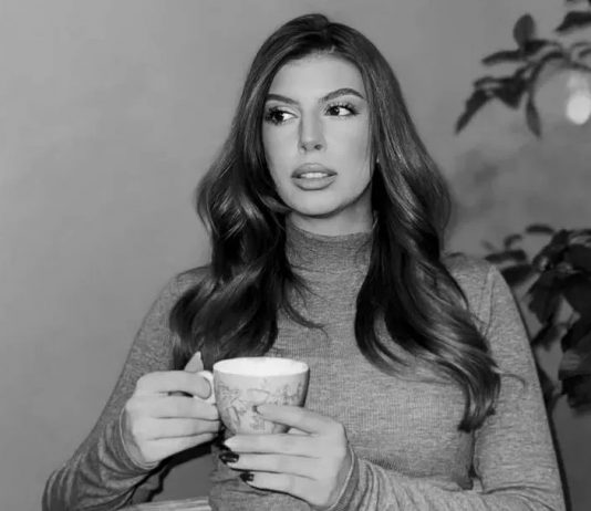 Poznato od čega je preminula lijepa influenserka i vizažistica Adna Rovčanin u 26. godini? Poznato od čega je preminula lijepa influenserka i vizažistica Adna Rovčanin u 26. godini? - featured image