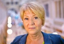 7 trikova kako da vas ljudi poštuju bez ijedne riječi – primijenite ih i bićete cijenjeni kao nikad prije 7 načina da natjerate druge da vas poštuju bez ijedne riječi: Uradite ovako i vidjet ćete kako rastete u njihovim očima - featured image