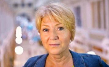 7 trikova kako da vas ljudi poštuju bez ijedne riječi – primijenite ih i bićete cijenjeni kao nikad prije 7 načina da natjerate druge da vas poštuju bez ijedne riječi: Uradite ovako i vidjet ćete kako rastete u njihovim očima - featured image