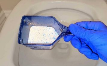 Sipajte u toalet i sačekajte 15 minuta: Domaći trik koji bi SVI trebali znati Sipajte u toalet i sačekajte 15 minuta: Domaći trik koji bi SVI trebali znati - featured image