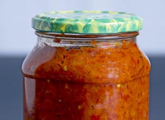 Zaboravite na ajvar i pinđur: Lovačka salata je kraljica zimnice – traje do 3 godine, sprema se lako i EVO recepta! Lovačka salata: Bolja od pinđura i ajvara, može da stoji 2 do 3 godine, lako se pravi - featured image