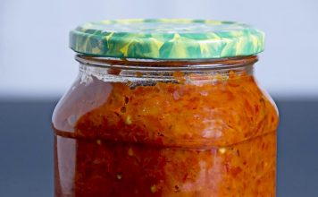 Zaboravite na ajvar i pinđur: Lovačka salata je kraljica zimnice – traje do 3 godine, sprema se lako i EVO recepta! Lovačka salata: Bolja od pinđura i ajvara, može da stoji 2 do 3 godine, lako se pravi - featured image