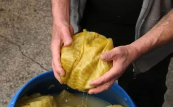 TRIK STARIH DOMAĆICA: Dodajte samo 1 poseban sastojak u kiseli kupus i biće savršen do ljeta