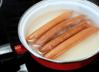 Svi pogrešno kuvamo viršle! Stavljamo ih u vodu, a stručnjaci upozoravaju da se to ne radi tako: Ovo je jedini pravilan način Svi pogrešno kuvamo viršle! Stavljamo ih u vodu, a stručnjaci upozoravaju da se to ne radi tako: Ovo je jedini pravilan način - featured image