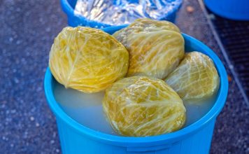 Pitali smo Slobu, profesionalnog kuvara kako je najbolje ukiseliti kupus: Uz ovaj savet trajaće do sledećeg leta bez skrame Pitali smo Slobu, profesionalnog kuvara kako je najbolje ukiseliti kupus: Uz ovaj savet trajaće do sledećeg leta bez skrame - featured image