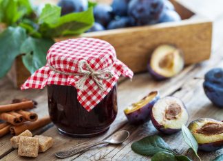 Domaći džem od šljiva: Jednostavan i zdrav recept bez mnogo muke i mešanja Domaći džem od šljiva: Jednostavan i zdrav recept bez mnogo muke i mešanja - featured image