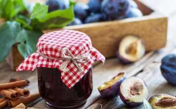 Domaći džem od šljiva: Jednostavan i zdrav recept bez mnogo muke i mešanja Domaći džem od šljiva: Jednostavan i zdrav recept bez mnogo muke i mešanja - featured image