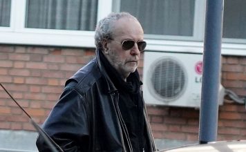 Potekao sa Kosova, ludovao sa Milenom Dravić dok ga je kod kuće čekala najlepša doktorka: Danas omiljeni na pijaci u Beogradu, a njegovog sina svi dobro znamo Potekao sa Kosova, ludovao sa Milenom Dravić dok ga je kod kuće čekala najlepša doktorka: Danas omiljeni na pijaci u Beogradu, a njegovog sina svi dobro znamo - featured image