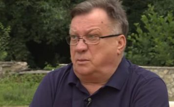 Pogledao je u ogledalo i tako saznao da ima rak jetre, a nakon nekoliko dana je umro: Halidu Bešliću pojavio se simptom koji nesumnjivo ukazuje na najgore Pogledao je u ogledalo i tako saznao da ima rak jetre, a nakon nekoliko dana je umro: Halidu Bešliću pojavio se simptom koji nesumnjivo ukazuje na najgore - featured image