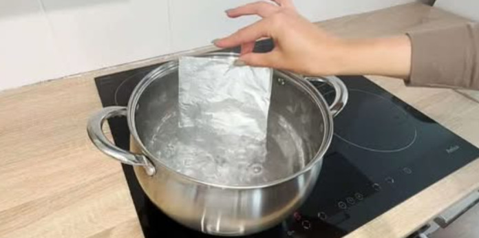 Znate li zašto trebate baciti ALUMINIJ u kipuću vodu? Jedna iskusna domaćica mi je savjetovala da to uradim i to je savršena pomoć u domaćinstvu! - featured image Znate li zašto trebate baciti ALUMINIJ u kipuću vodu? Jedna iskusna domaćica mi je savjetovala da to uradim i to je savršena pomoć u domaćinstvu! - featured image