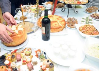 MNOGI DOMAĆINI PRAVE OVE GREŠKE NA SLAVI, A NE ZNAJU DA SU VELIKI GREH! Jedna od njih se tiče i trpeze, obratite pažnju na 4 stvari MNOGI DOMAĆINI PRAVE OVE GREŠKE NA SLAVI, A NE ZNAJU DA SU VELIKI GREH! Jedna od njih se tiče i trpeze, obratite pažnju na 4 stvari - featured image