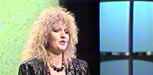 Pre 40 godina snimila je duet s Halidom Bešlićem, predvidela njegovu smrt i otkrila šta joj je poslednji put rekao: Muž joj umro na rukama, doživela tragedije Pre 40 godina snimila je duet s Halidom Bešlićem, predvidela njegovu smrt i otkrila šta joj je poslednji put rekao: Muž joj umro na rukama, doživela tragedije - featured image