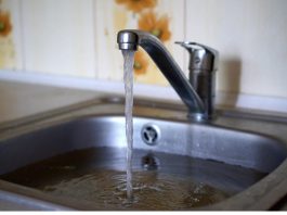 JEDNOSTAVAN NAČIN ZA OTPUŠITI SUDOPERU ZA 60 SEKUNDI: Zaboravite na sirće i sodu bikarbonu, upotrebite OVO iz kupatila i odvod će “prodisati” JEDNOSTAVAN NAČIN ZA OTPUŠITI SUDOPERU ZA 60 SEKUNDI: Zaboravite na sirće i sodu bikarbonu, upotrebite OVO iz kupatila i odvod će “prodisati” - featured image