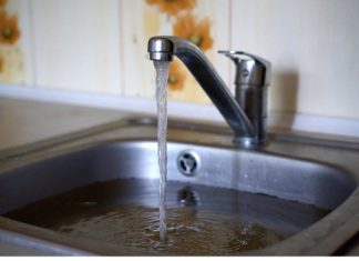 JEDNOSTAVAN NAČIN ZA OTPUŠITI SUDOPERU ZA 60 SEKUNDI: Zaboravite na sirće i sodu bikarbonu, upotrebite OVO iz kupatila i odvod će “prodisati” JEDNOSTAVAN NAČIN ZA OTPUŠITI SUDOPERU ZA 60 SEKUNDI: Zaboravite na sirće i sodu bikarbonu, upotrebite OVO iz kupatila i odvod će “prodisati” - featured image