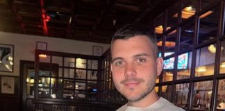 SIN LEPE BRENE POKAZAO KAKO SPREMA SLAVU I ove godine je glavni u kuhinji, sad se snimio u dvorištu vile kao pravi domaćin (FOTO) SIN LEPE BRENE POKAZAO KAKO SPREMA SLAVU I ove godine je glavni u kuhinji, sad se snimio u dvorištu vile kao pravi domaćin (FOTO) - featured image