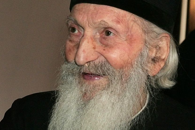 Patrijarh Pavle o najvećem zlu koje može da zadesi svaku porodicu: Kad ovo uđe u kuću, sloga i mir izlaze iz nje, a svađe, nesreća i sukobi postaju svakodnevica - featured image Patrijarh Pavle o najvećem zlu koje može da zadesi svaku porodicu: Kad ovo uđe u kuću, sloga i mir izlaze iz nje, a svađe, nesreća i sukobi postaju svakodnevica - featured image