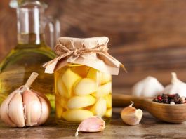 Sirup od belog luka i crnog kima: Recept čuvenog travara za brzo otpušavanje sinusa i smirivanje kašlja Sirup od belog luka i crnog kima: Recept čuvenog travara za brzo otpušavanje sinusa i smirivanje kašlja - featured image