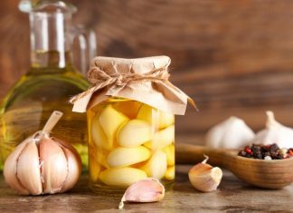 Sirup od belog luka i crnog kima: Recept čuvenog travara za brzo otpušavanje sinusa i smirivanje kašlja Sirup od belog luka i crnog kima: Recept čuvenog travara za brzo otpušavanje sinusa i smirivanje kašlja - featured image