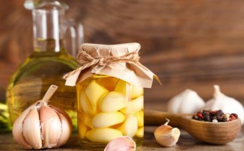 Sirup od belog luka i crnog kima: Recept čuvenog travara za brzo otpušavanje sinusa i smirivanje kašlja Sirup od belog luka i crnog kima: Recept čuvenog travara za brzo otpušavanje sinusa i smirivanje kašlja - featured image