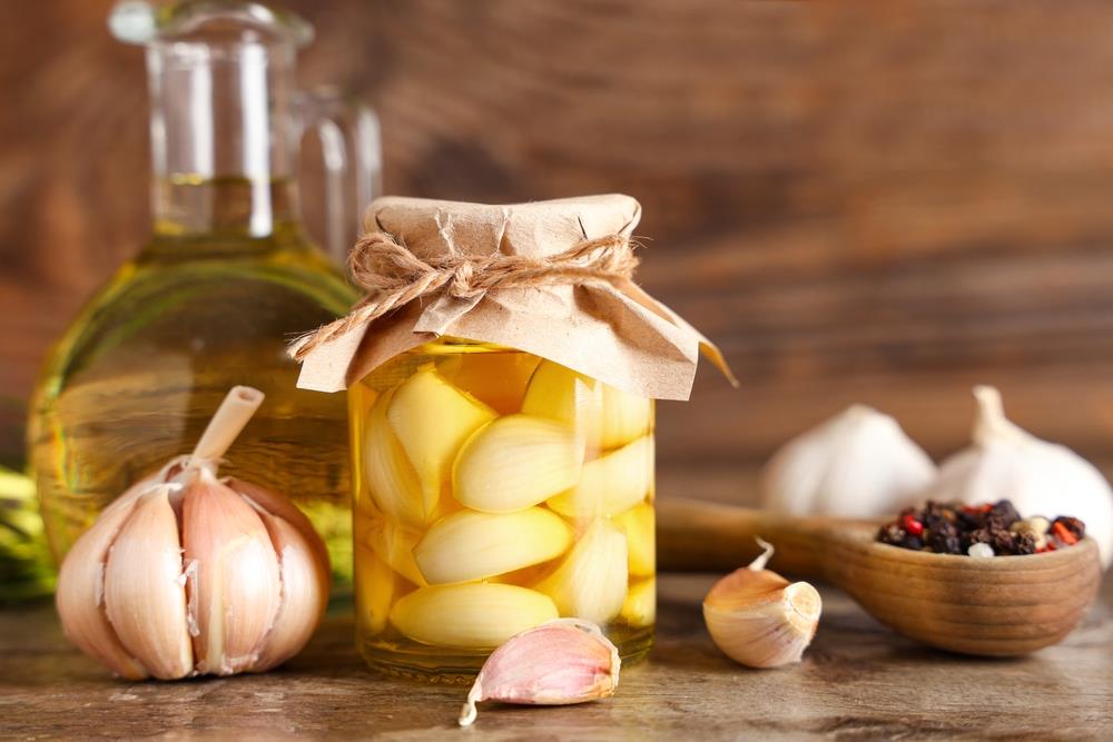 Sirup od belog luka i crnog kima: Recept čuvenog travara za brzo otpušavanje sinusa i smirivanje kašlja - featured image Sirup od belog luka i crnog kima: Recept čuvenog travara za brzo otpušavanje sinusa i smirivanje kašlja - featured image