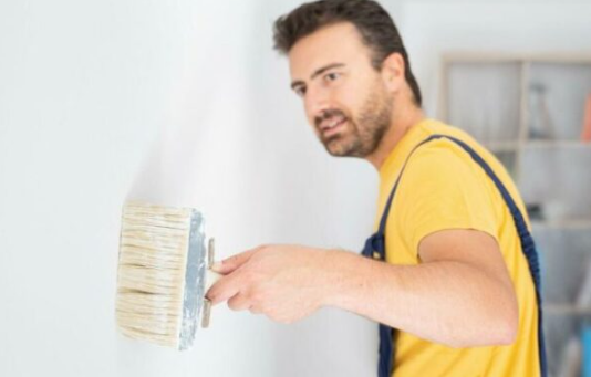 NEMA POTREBE DA KREČITE IAKO SU VAM ZIDOVI PRLJAVI: Pospite ovo i biće ČISTI KAO SUZA, i DJEČIJE FLEKE skida