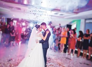 Skandal na svadbi u Leskovcu! Mladoženjin drug uzeo mikrofon i zatražio ovu pesmu: Umalo došlo do tuče, mlada demonstrativno napustila salu! Skandal na svadbi u Leskovcu! Mladoženjin drug uzeo mikrofon i zatražio ovu pesmu: Umalo došlo do tuče, mlada demonstrativno napustila salu! - featured image