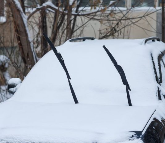 Kako brže zagrijati motor automobila zimi: Čim upalite motor, odmah ovo uradite Kako brže zagrijati motor automobila zimi: Čim upalite motor, odmah ovo uradite - featured image