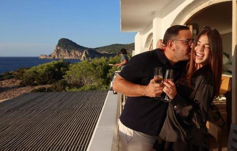 UNA ČOLIĆ SPREMNA ZA UDAJU: Ne odvaja se od imućnog dečka, bliži se veridbi, a evo kako se Čola slaže sa zetom UNA ČOLIĆ SPREMNA ZA UDAJU: Ne odvaja se od imućnog dečka, bliži se veridbi, a evo kako se Čola slaže sa zetom - featured image