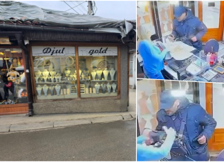 UZNEMIRUJUĆE! ORUŽANA PLJAČKA ZLATARE U NOVOM PAZARU UŽIVO: Kamera snimila razbojnika sa pištoljem i biber sprejom – ukrao nakit u vrednosti od 400.000 evra UZNEMIRUJUĆE! ORUŽANA PLJAČKA ZLATARE U NOVOM PAZARU UŽIVO: Kamera snimila razbojnika sa pištoljem i biber sprejom - ukrao nakit u vrednosti od 400.000 evra - featured image