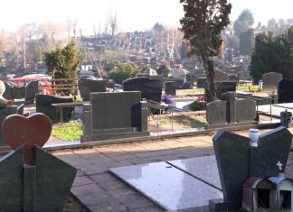 Preterao sa rakijom na sahrani, pa se onesvestio: Kada se probudio i nabasao na mrtvaca, napravio haos Preterao sa rakijom na sahrani, pa se onesvestio: Kada se probudio i nabasao na mrtvaca, napravio haos - featured image