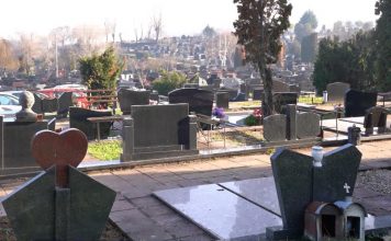 Preterao sa rakijom na sahrani, pa se onesvestio: Kada se probudio i nabasao na mrtvaca, napravio haos Preterao sa rakijom na sahrani, pa se onesvestio: Kada se probudio i nabasao na mrtvaca, napravio haos - featured image