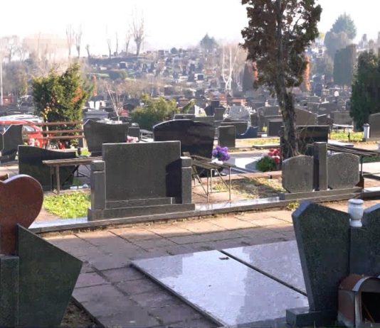 Preterao sa rakijom na sahrani, pa se onesvestio: Kada se probudio i nabasao na mrtvaca, napravio haos Preterao sa rakijom na sahrani, pa se onesvestio: Kada se probudio i nabasao na mrtvaca, napravio haos - featured image