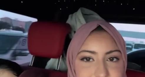 “Dobijam samo 70.000 evra dnevno, ali ova zabrana mi najteže pada” Žena milionera otkrila drugu stranu medalje, evo kako izgleda njen život (VIDEO) "Dobijam samo 70.000 evra dnevno, ali ova zabrana mi najteže pada" Žena milionera otkrila drugu stranu medalje, evo kako izgleda njen život (VIDEO) - featured image