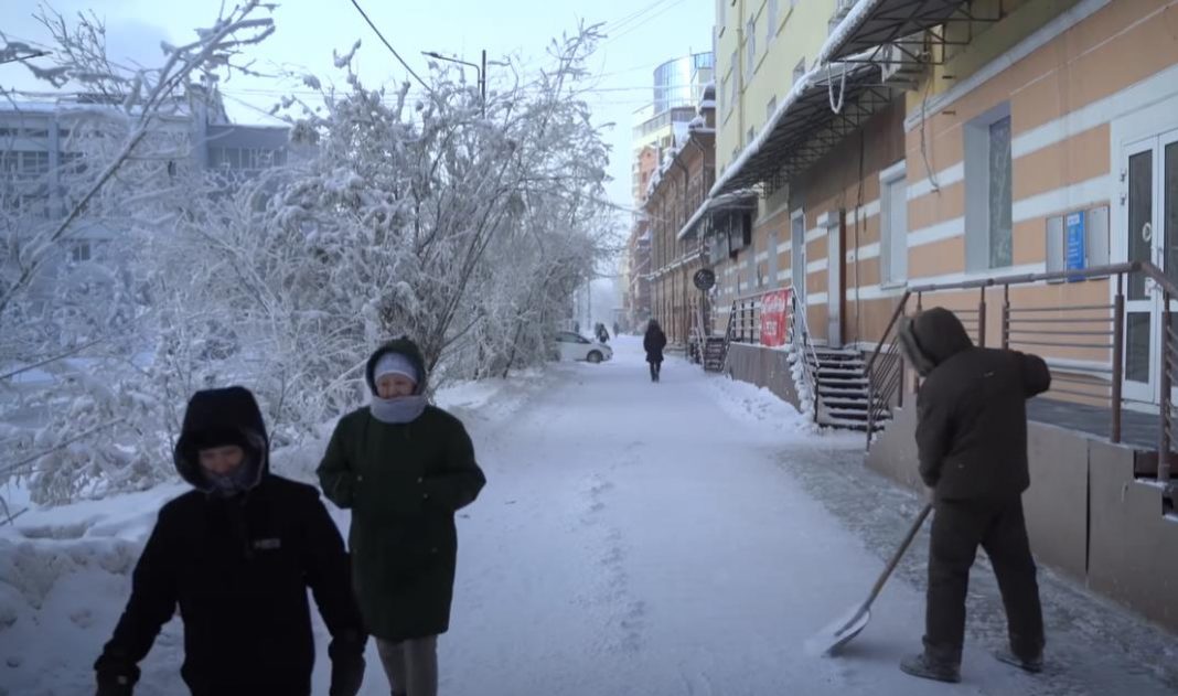 TATJANA S PORODICOM ŽIVI U NAJHLADNIJEM MESTU NA SVETU: Zima ove godine stigla mnogo ranije, ovako se spremaju da prežive -71 stepen (foto galerija) - featured image