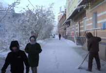 TATJANA S PORODICOM ŽIVI U NAJHLADNIJEM MESTU NA SVETU: Zima ove godine stigla mnogo ranije, ovako se spremaju da prežive -71 stepen (foto galerija) TATJANA S PORODICOM ŽIVI U NAJHLADNIJEM MESTU NA SVETU: Zima ove godine stigla mnogo ranije, ovako se spremaju da prežive -71 stepen (foto galerija) - featured image