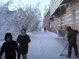 TATJANA S PORODICOM ŽIVI U NAJHLADNIJEM MESTU NA SVETU: Zima ove godine stigla mnogo ranije, ovako se spremaju da prežive -71 stepen (foto galerija) TATJANA S PORODICOM ŽIVI U NAJHLADNIJEM MESTU NA SVETU: Zima ove godine stigla mnogo ranije, ovako se spremaju da prežive -71 stepen (foto galerija) - featured image