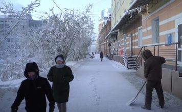 TATJANA S PORODICOM ŽIVI U NAJHLADNIJEM MESTU NA SVETU: Zima ove godine stigla mnogo ranije, ovako se spremaju da prežive -71 stepen (foto galerija) TATJANA S PORODICOM ŽIVI U NAJHLADNIJEM MESTU NA SVETU: Zima ove godine stigla mnogo ranije, ovako se spremaju da prežive -71 stepen (foto galerija) - featured image
